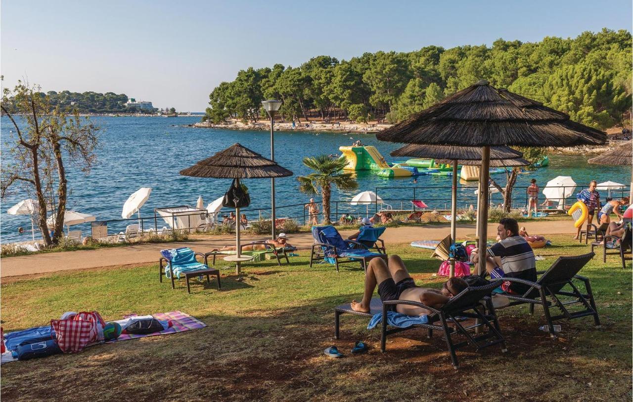 2 Bedroom Amazing Apartment In Porec Exterior photo